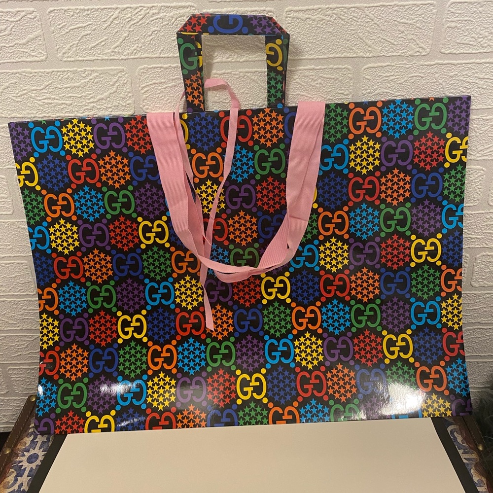 Gucci case - Picture 4 of 5